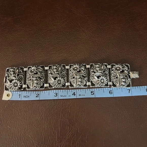 Vintage Sarah Coventry Antique Floral Silver Tone Bracelet, Signed - Picture 12 of 12